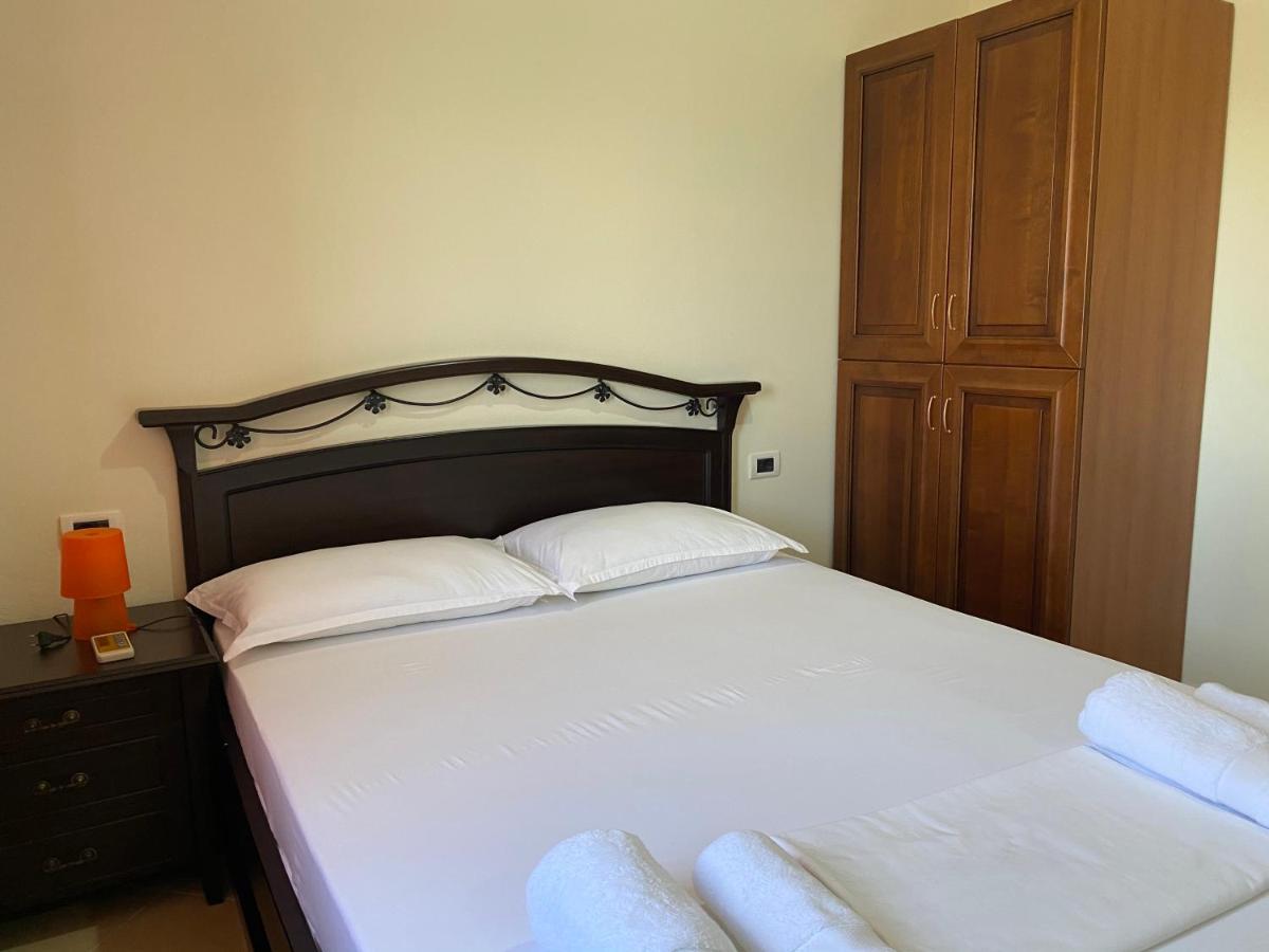 Onirana Apartments Borsh Esterno foto