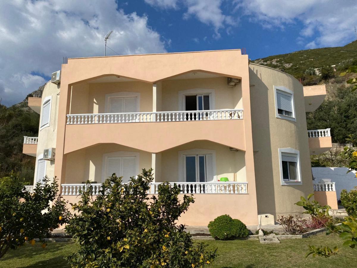 Onirana Apartments Borsh Esterno foto