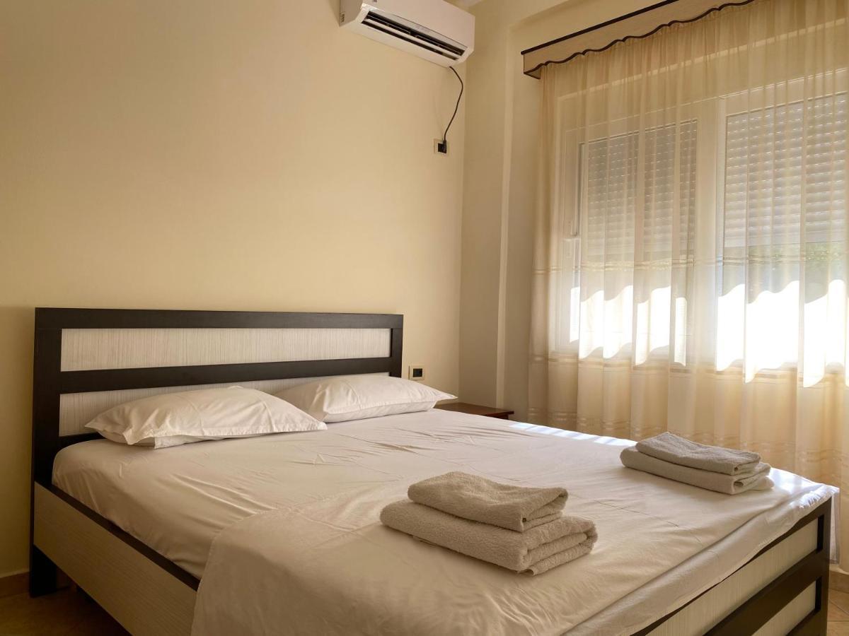 Onirana Apartments Borsh Esterno foto