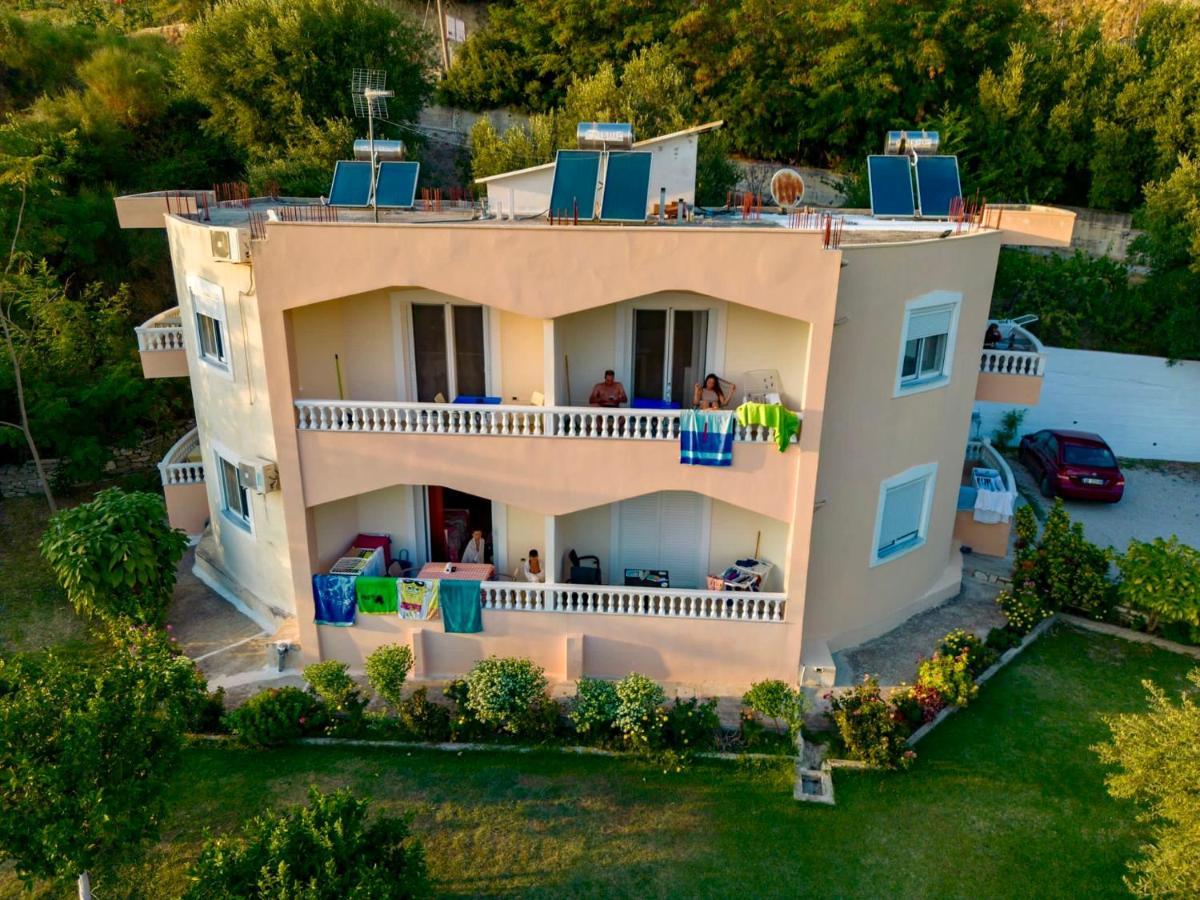 Onirana Apartments Borsh Esterno foto