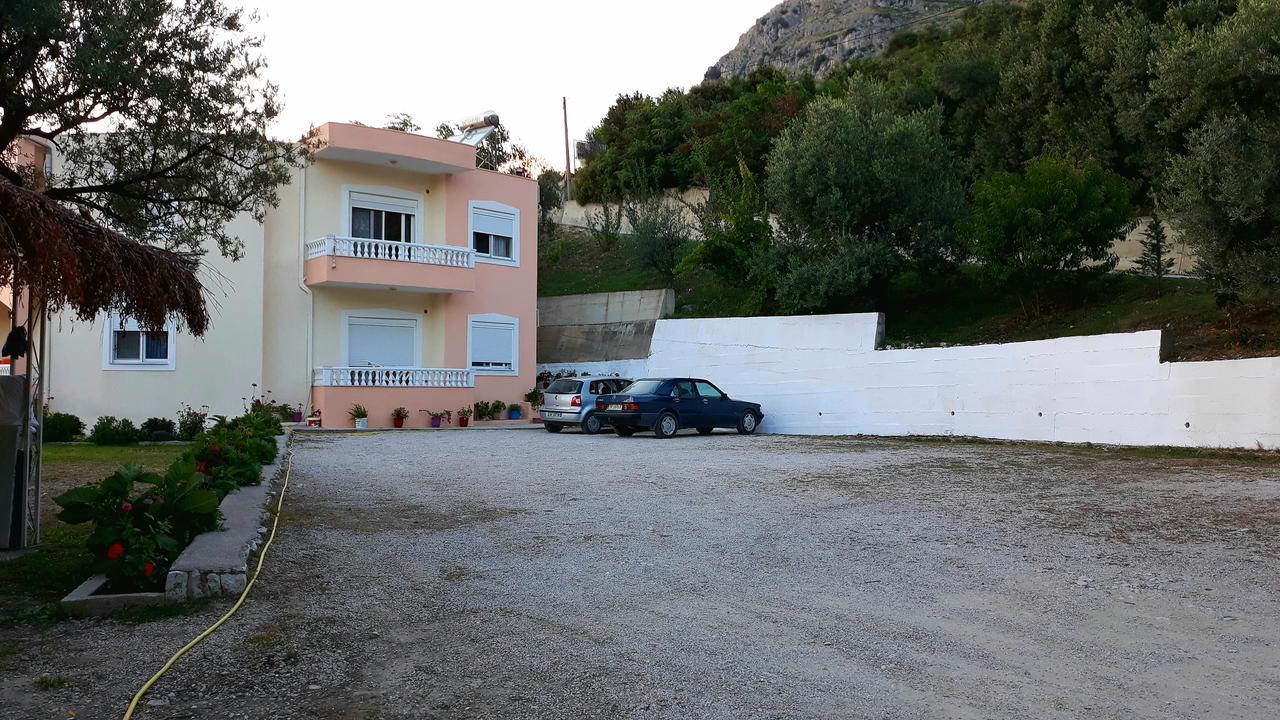 Onirana Apartments Borsh Esterno foto